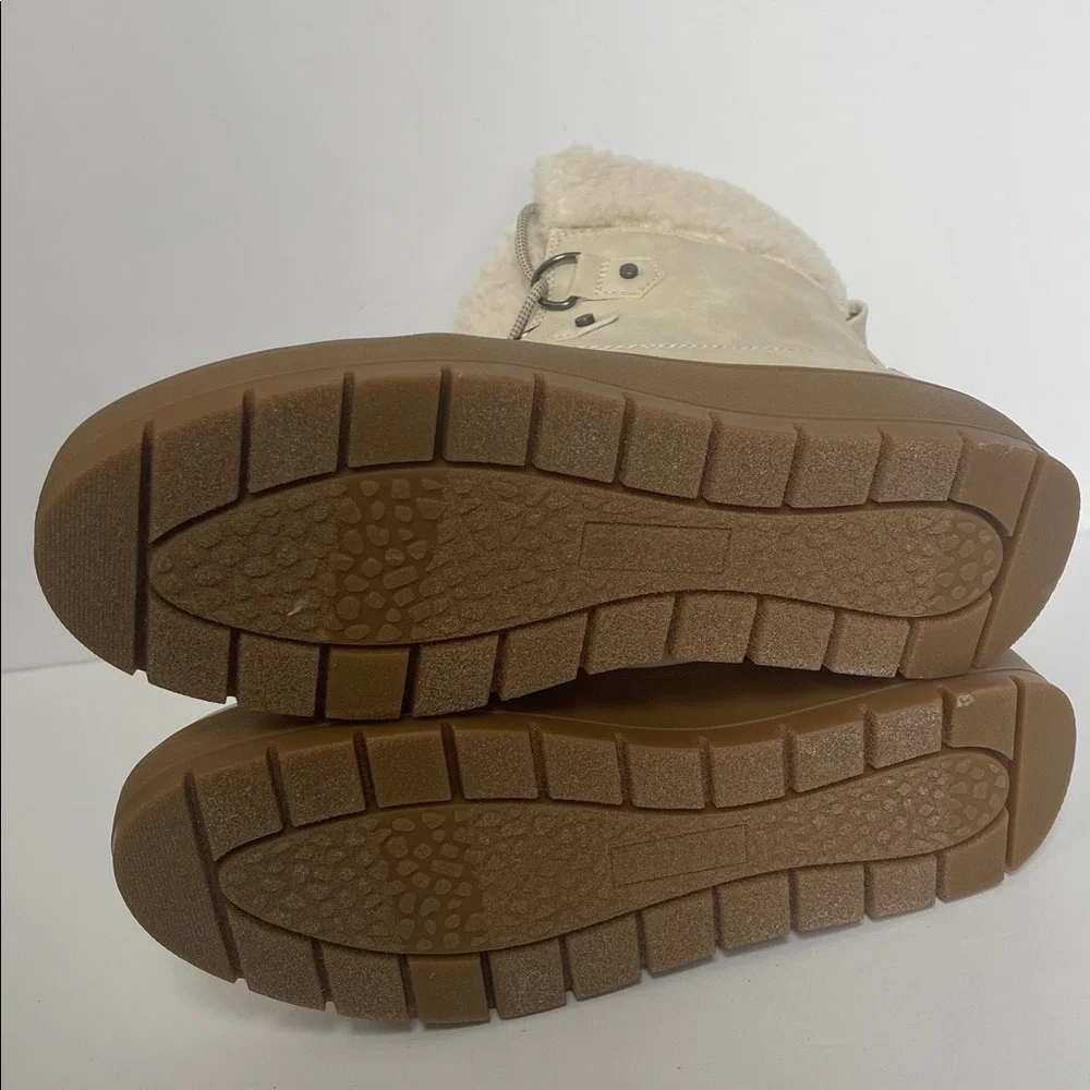 Falls Creek Anita‎ Cream Faux Fur Lined Lace-Up Winter Boots 9 NWT
